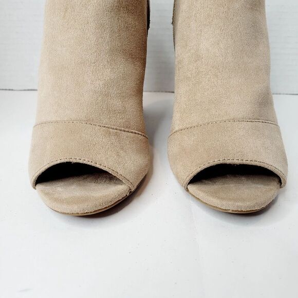 APT 9 Clock Tan Women's Peep Toe Ankle Booties Faux Suede Zipper Size 7 Med EUC - Picture 4 of 12
